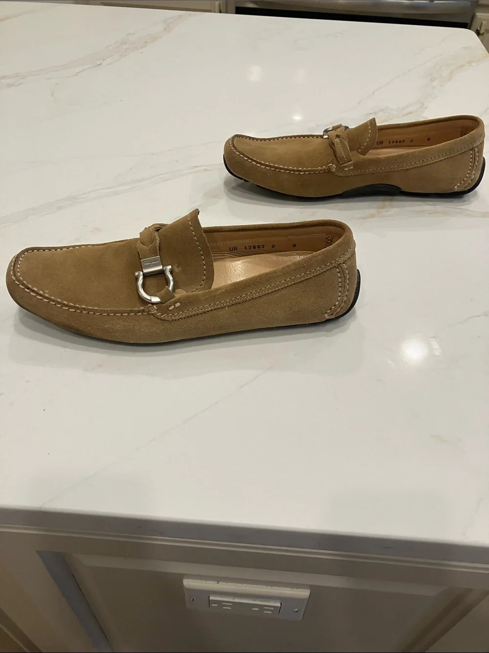 Ferragamo Men's Driving Moccasin Tan Suede w/ Silver Tone Accents Sz 8D - EUC